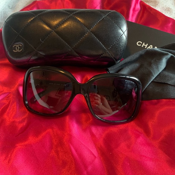 CHANEL SUNGLASSES - Picture 5 of 6